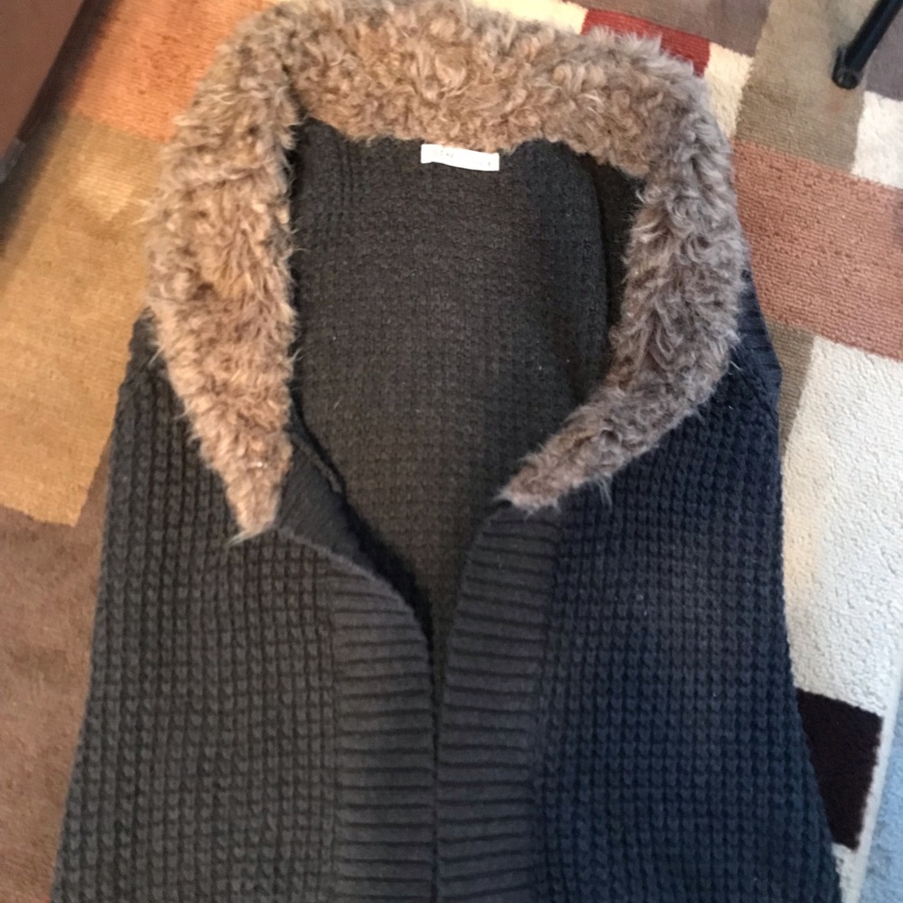 Old navy women’s vest/cardigan